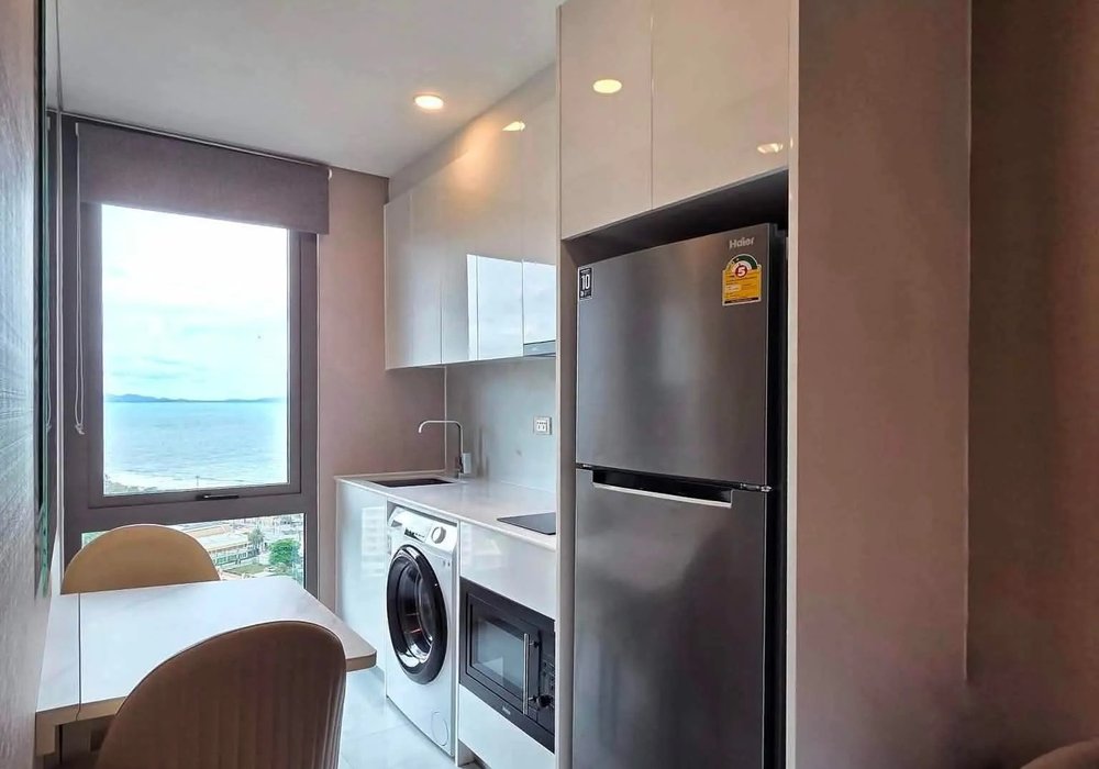Copacabana Beach Jomtien — кухня юнита с видом на море
